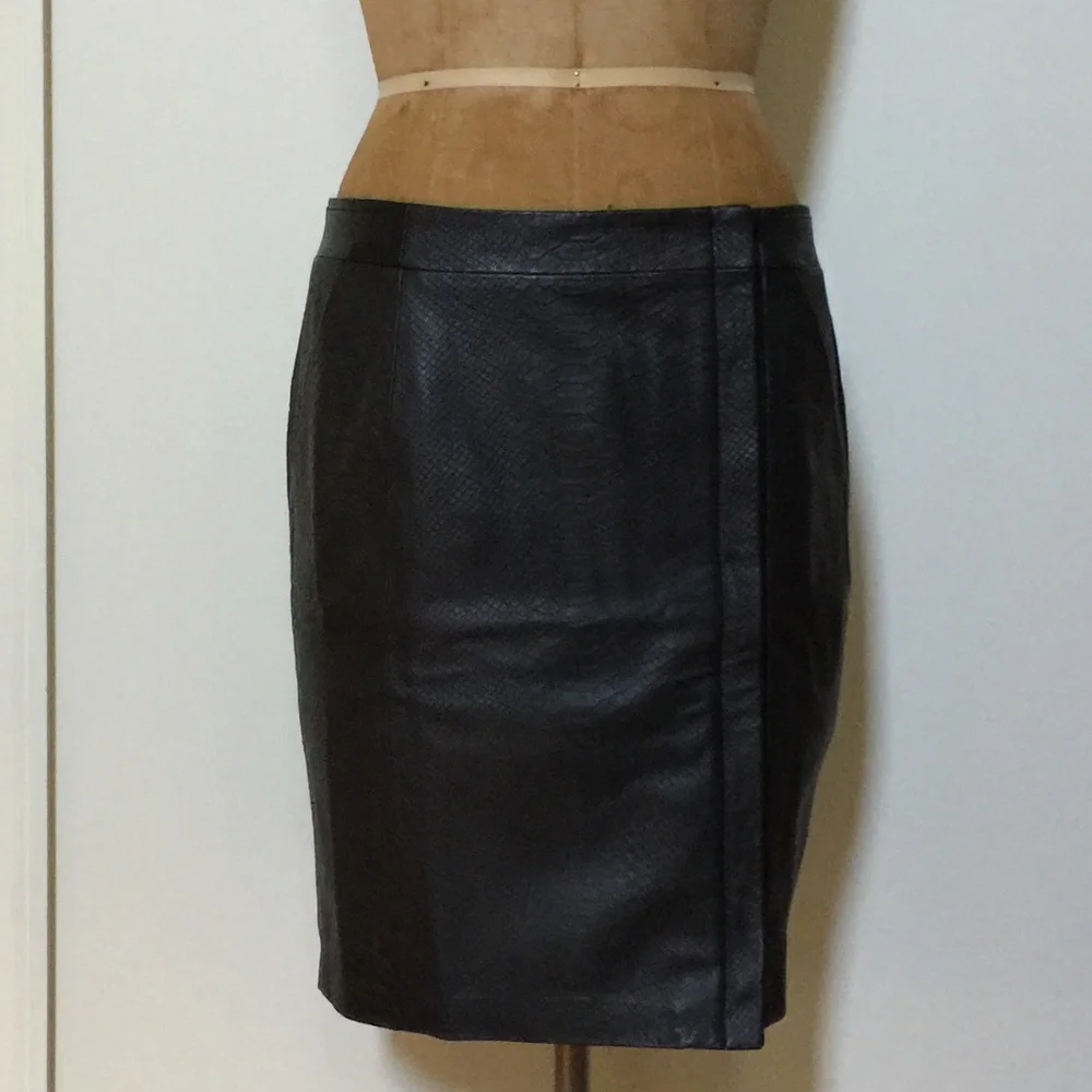 Vince black snake embossed leather skirt NWOT